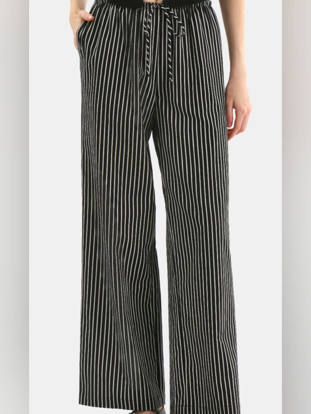 No Boundaries 20(XXL) Wide Leg Pinstripe Women's Pants - Black/White